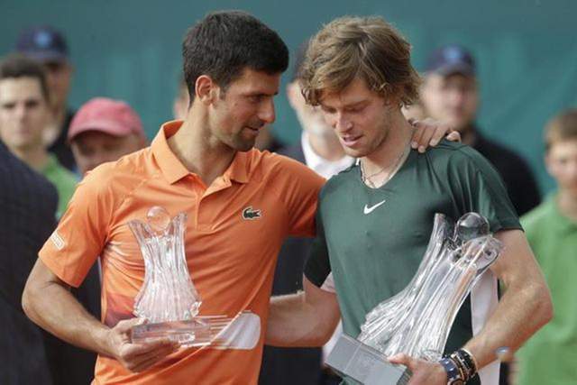 后低射破门 后低射破门