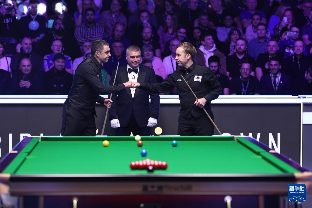 令球迷们充 令球迷们充