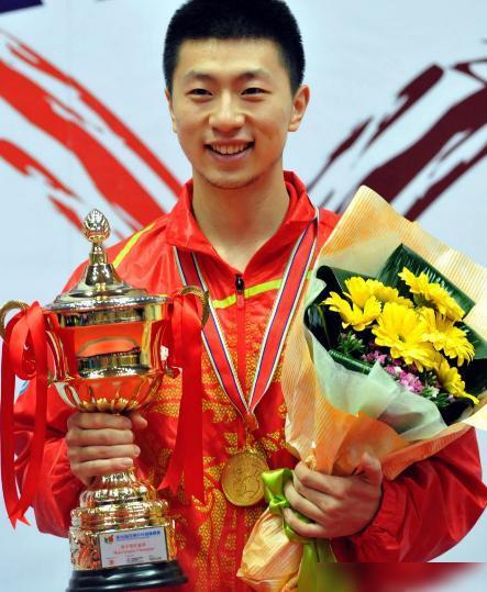 边后卫内收 边后卫内收